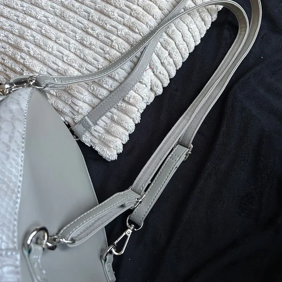 Small grey backpack - Picture 6 of 8